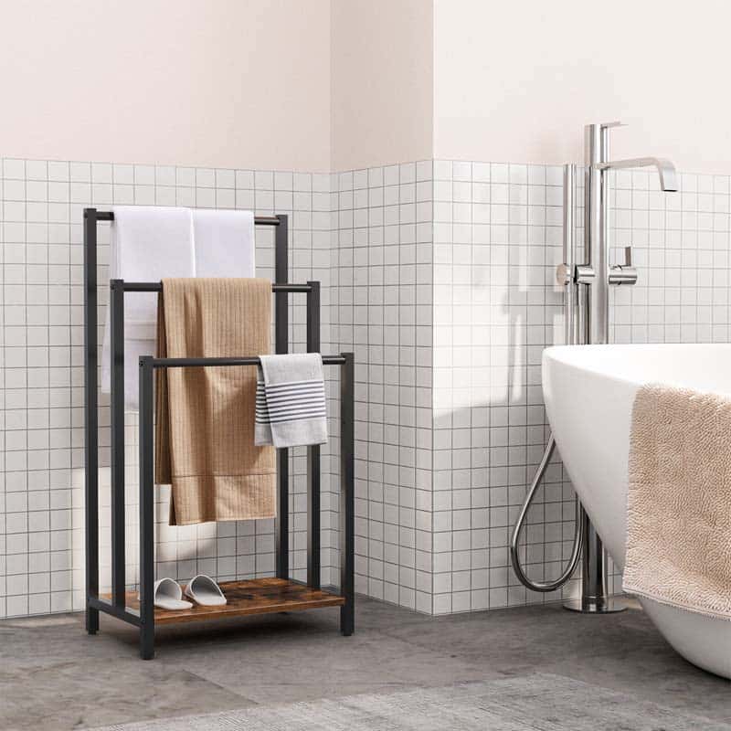 Bathroom with towel rack holding towels next to a bathtub.