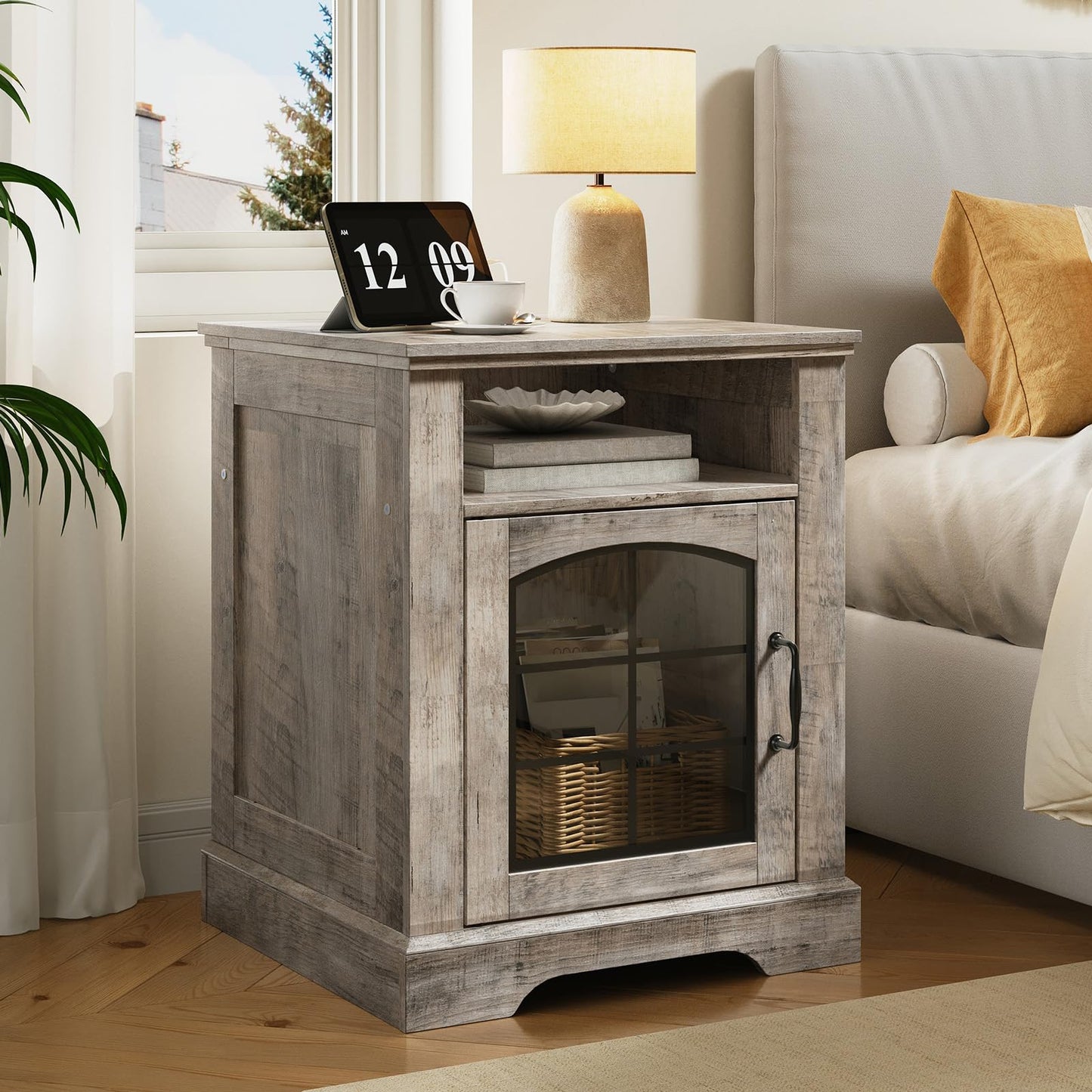 HOOBRO 17.7-inch Greige Wood Farmhouse Style Living Room Side Table with Charging Station